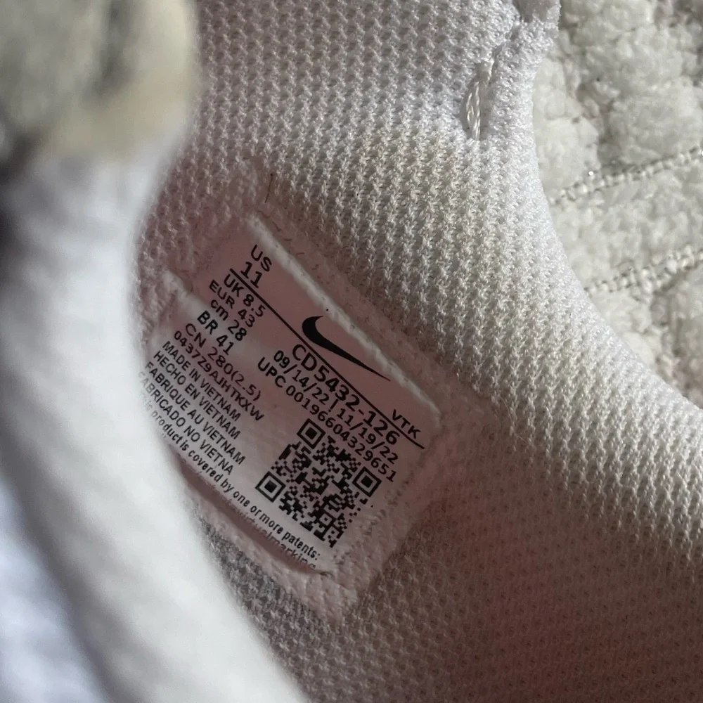 Nike Air Max White and Pink - Picture 7 of 7